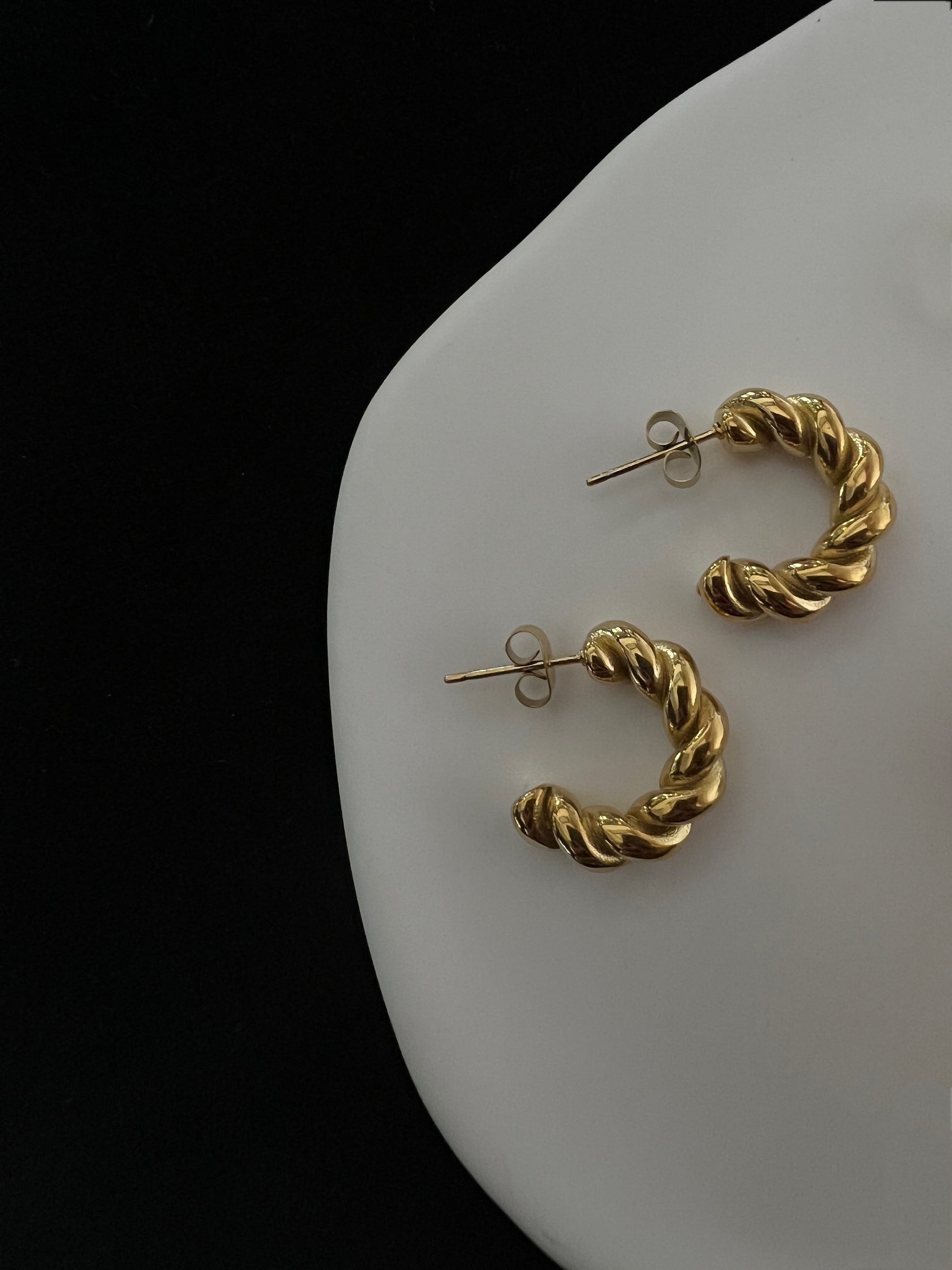 Vive gold hoop earrings front view