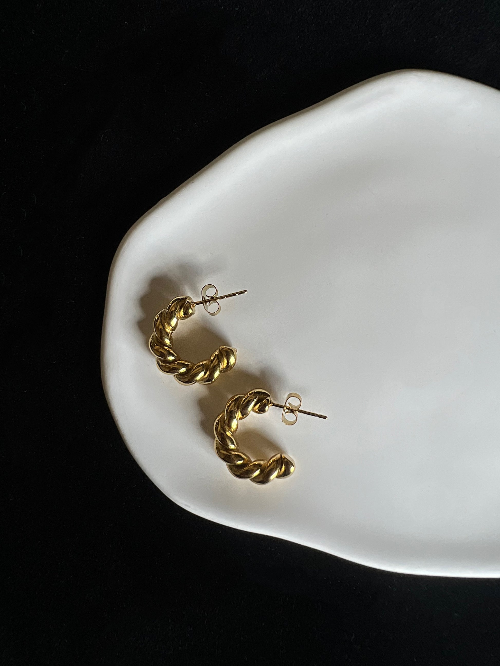 Lightweight gold rope-twist hoop earrings by EverLuxe