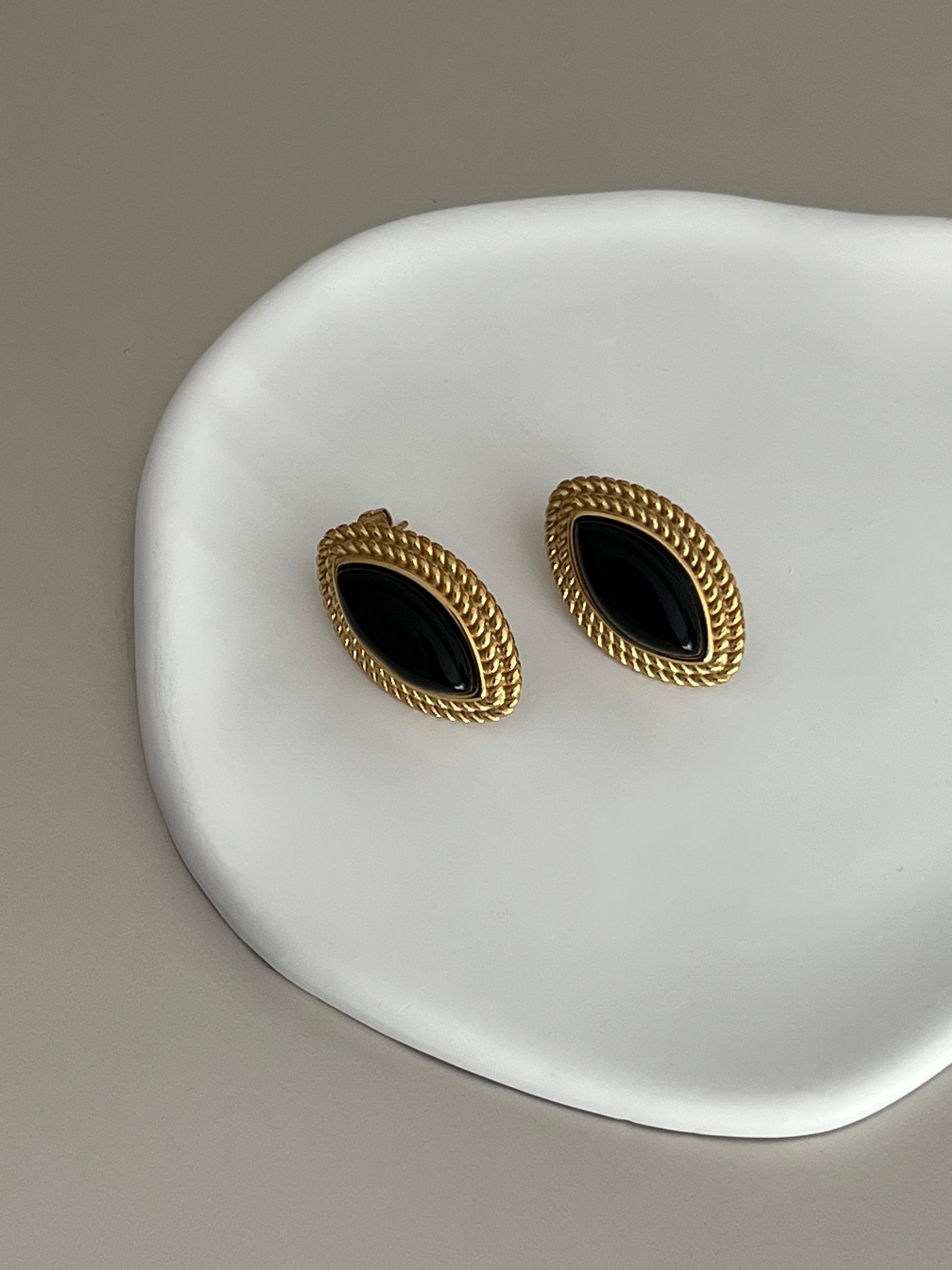 18k gold-plated stainless steel earrings with black stone