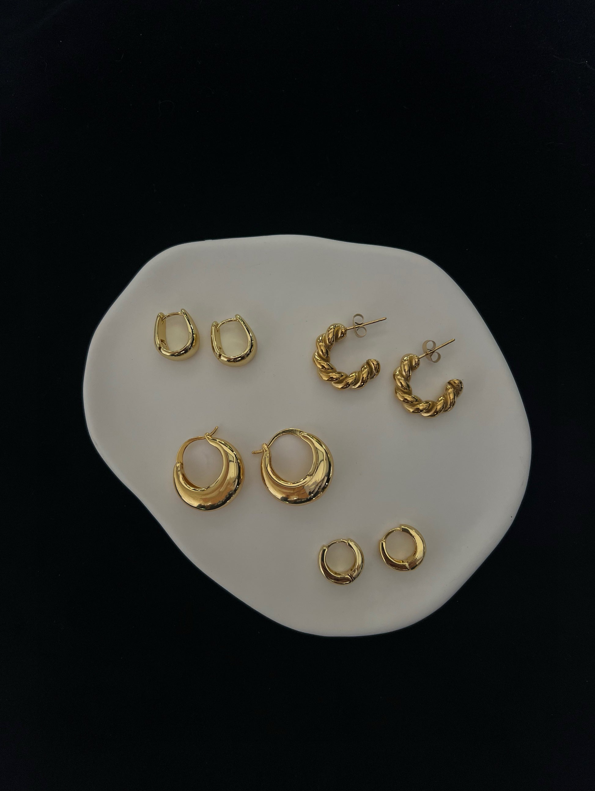 The Signature Set – 4 gold earrings by EverLuxe